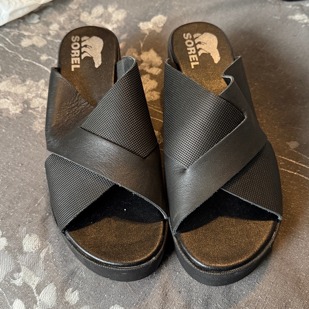 Sorel Black Criss-Cross Slide Sandals